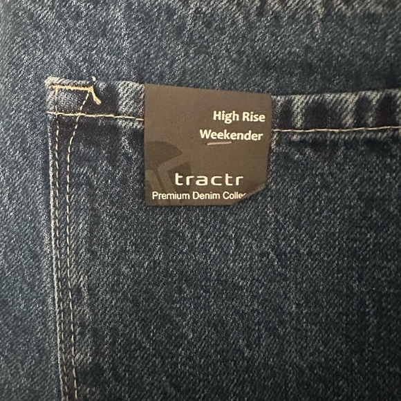 Tractr Women’s High Rise Weekender Mom Jean Distressed Indigo Size 8 NWT - Picture 10 of 10